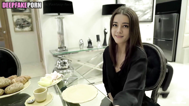 Dilireba loves making blowjob in the park - 迪丽热巴 迪力木拉提 性爱场面 [PREMIUM]