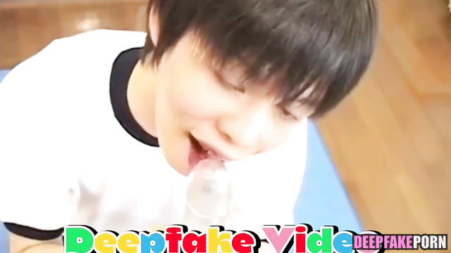 Fake Chenle NCT sucks his best friend's cock / 딥페이크 천러 엔시티