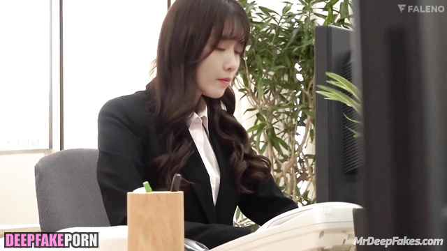 Cute Yoona hot fuck with office-manager // 少女時代 フェイススワップ