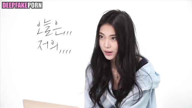 Her guy likes watching her masturbating - Nadine Lee (fake) / 이나딘 섹스