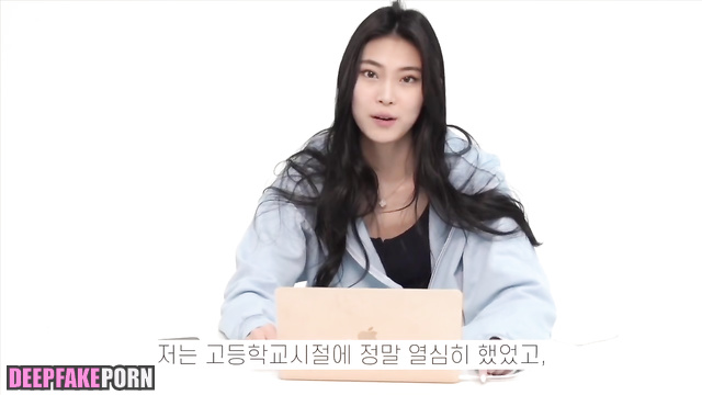 Her guy likes watching her masturbating - Nadine Lee (fake) / 이나딘 섹스