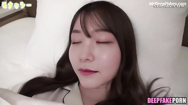 Japanese babes loves sex after waking up / 偽アプリ ディープフェイク動画