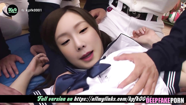 Schoolgirl loves attention of men - Taeyeon adult video / 少女時代 セックステープ