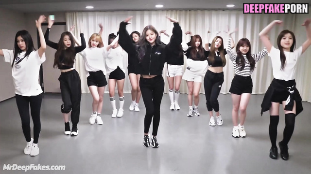 Girls of IZ*ONE are so seductive in this PMV deepfake アイズワン (ディープフェイク)