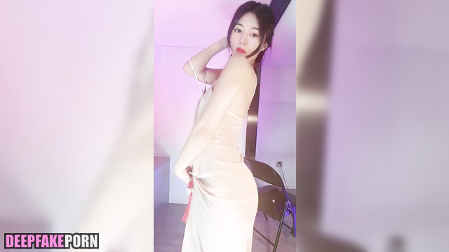 Solo dance scenes by fake and hot Dilraba (迪丽热巴 迪力木拉提 真假 [PREMIUM]