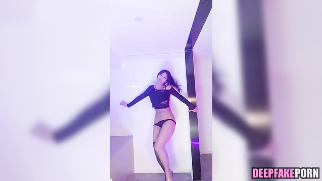 Solo dance scenes by fake and hot Dilraba (迪丽热巴 迪力木拉提 真假 [PREMIUM]