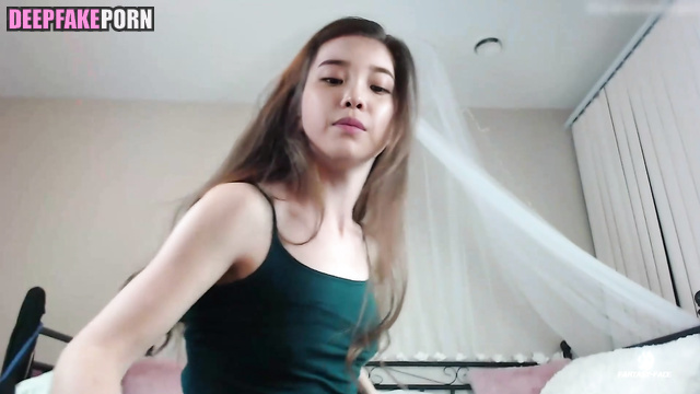 Sex solo scene of wonderful IU (아이유) exploring new sex toy 섹스 장면