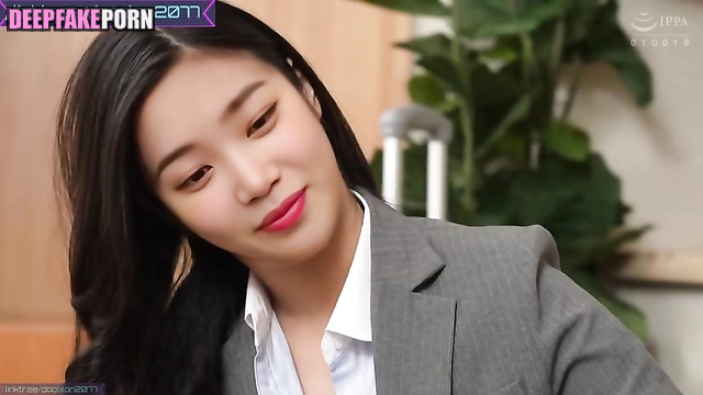 Chaewon wanna be nude ヌード next to her naughty colleague アイズワン IZ*ONE