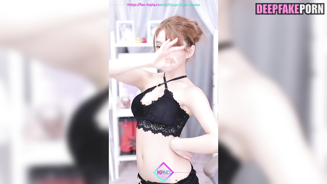 Babe dancing with funny music, Minji solo fakeapp ニュージーンズ 本物の偽物 [PREMIUM]