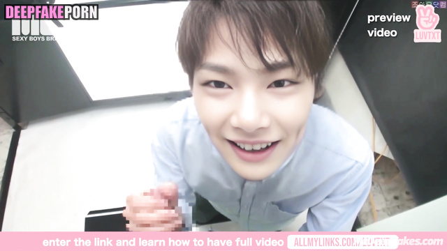 Handjob right in the lift (アイエン セレブのセックス) face swap I.N - gay porn