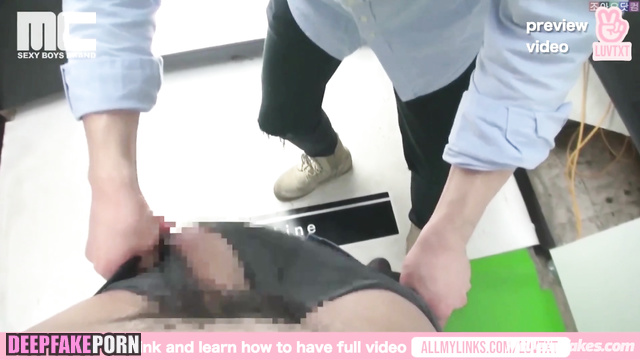 Handjob right in the lift (アイエン セレブのセックス) face swap I.N - gay porn