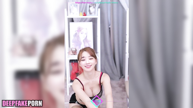 Hot korean girl Chaewon dancing so sexy (アイズワン セックスシーン) [PREMIUM]