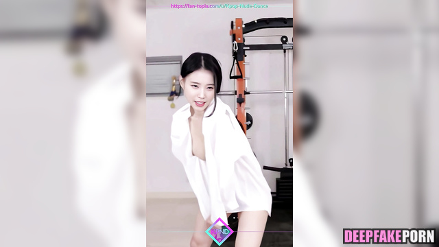 Fake naked IU (아이유 진짜 가짜) dancing so hot for you only [PREMIUM]
