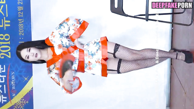 Fake Peng Liyuan in erotic costume is dancing on stage // 彭丽媛 智能換臉