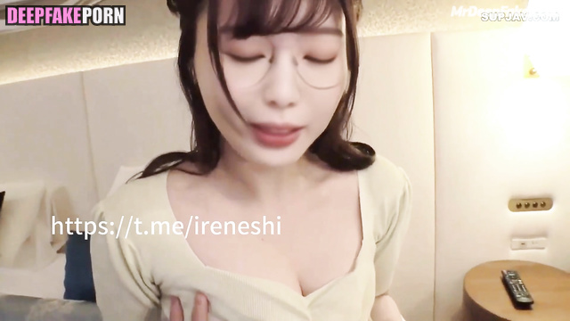 Fake Joanne_722 (丘涵 真假) adores when her boobs are touched so passionate