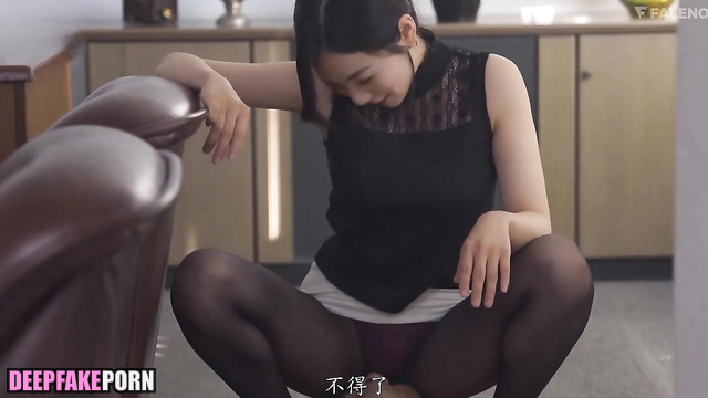 Han Xue making footjob in pantyhose, hot adult video (韩雪 名人性爱) [PREMIUM]