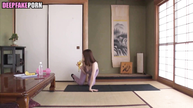 Deepfake porn / Wan Qian (万茜 真假) sucking banana and not only [PREMIUM]