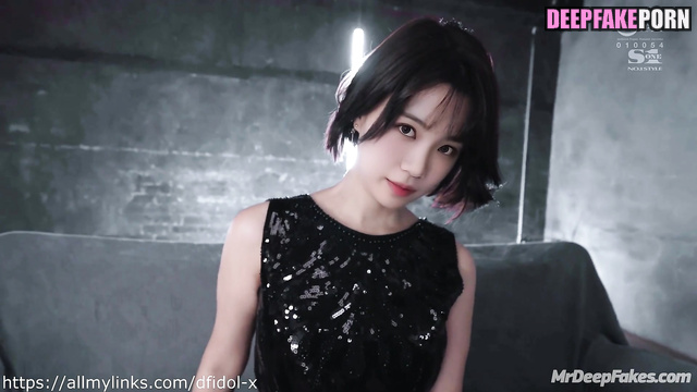 Fake Chaewon made footjob on sexy high heels (アイズワン ディープフェイクポルノ)