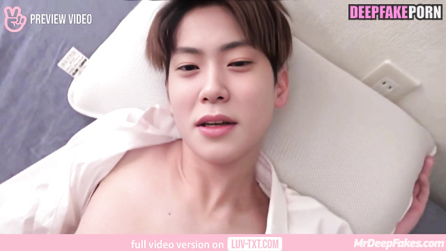 Gay couple enjoying handjob - Jaehyun face swap (재현 엔시티)