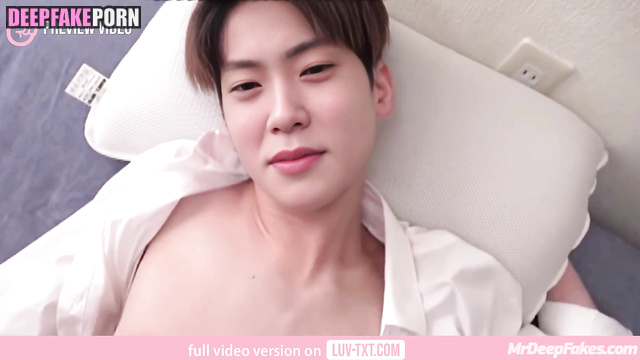 Gay couple enjoying handjob - Jaehyun face swap (재현 엔시티)