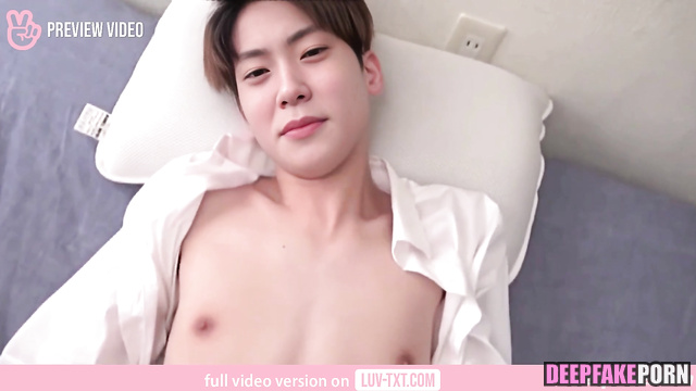 Gay couple enjoying handjob - Jaehyun face swap (재현 엔시티)