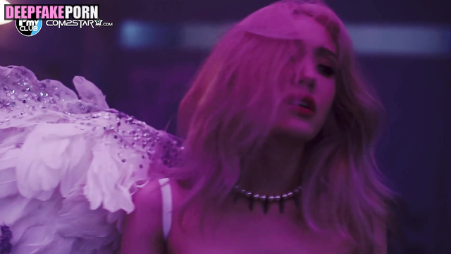 Blonde enjoying big cock in mouth, Somi (전소미 아이오아이) face swap [PREMIUM]