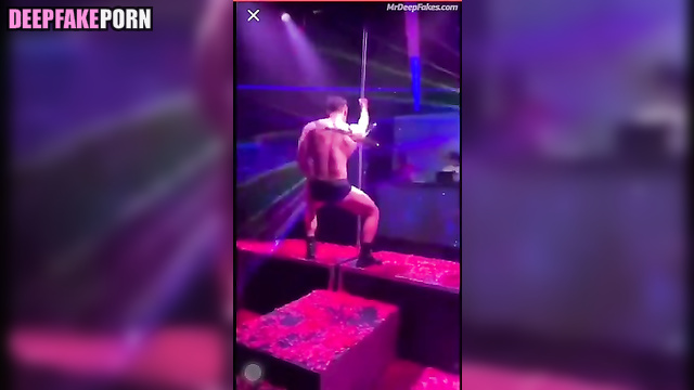 Handsome stripper dancing hot in the night club, ai Yu Shi (于适 成人视频)