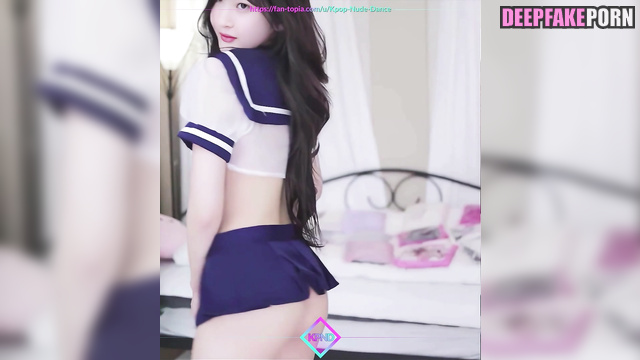 Beauty schoolgirl Hanni (ニュージーンズ 本物の偽物) dances just for fun - A.I. [PREMIUM]