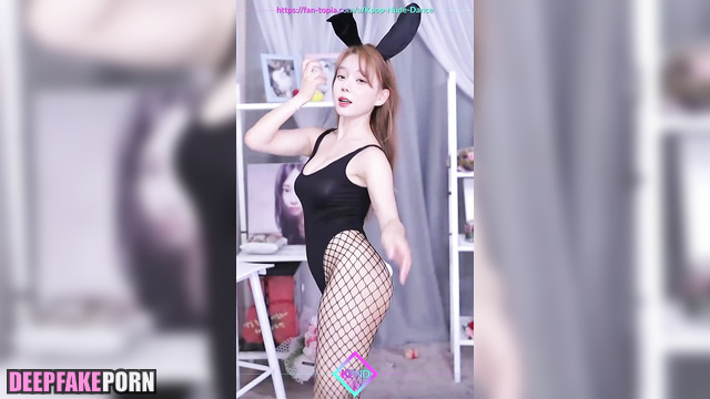 Young sexy brunette dancing to order - Winter deepfake video 윈터 에스파 [PREMIUM]