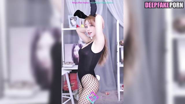 카리나 에스파 beauty young Karina dancing alone on webcam - face swap [PREMIUM]