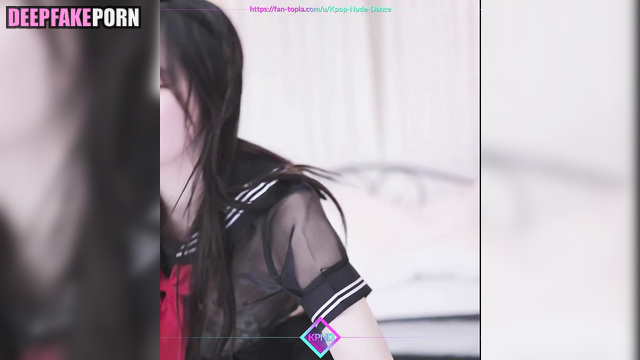 Horny Ryujin (류진 있지) danced for you in japanese schoolgirl suit // [PREMIUM]