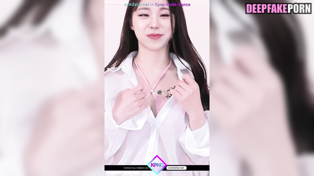 Cute girl Yeji dances shyly / 예지 있지 / (solo ai scenes)