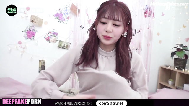 Guy playing with her small nipples / ルセラフィム セックスシーン fake Huh Yunjin