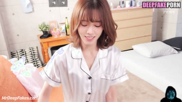 Taeyeon feels urge to play with cumshots SNSD 少女時代 deepfake ディープフェイク