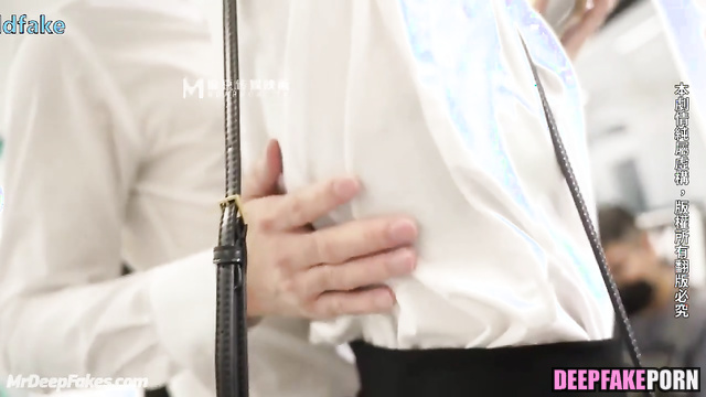 王楚然 Wang Churan wanna get naughty on a crowded subway 中国人 Chinese