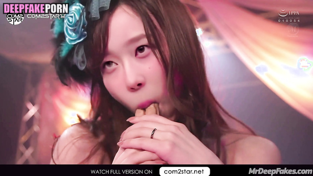 Winter wiggling her pussy right in front of the guy's face, ai 윈터 에스파