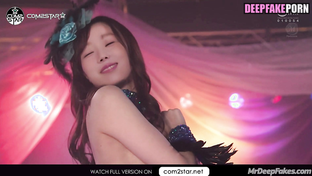 Winter wiggling her pussy right in front of the guy's face, ai 윈터 에스파