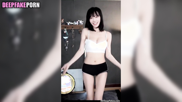 She dances very sexy for her boyfriend / Wu Yanglin face swap 吳泱潾 智能換臉