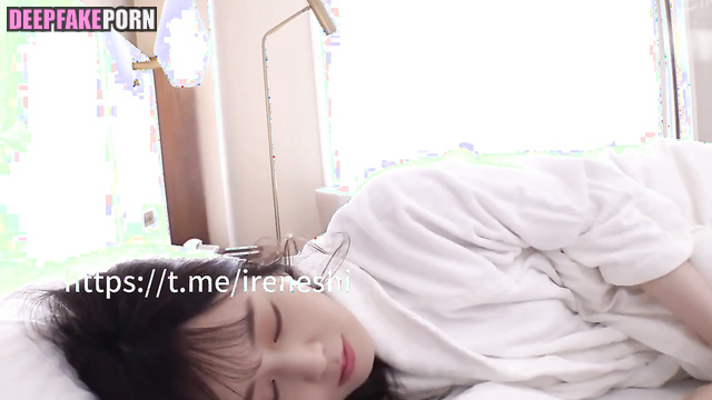 篠崎 泫 Hsiaochi Hsyan starts her morning with mask from cumshot on face 名人性爱 celebrity sex