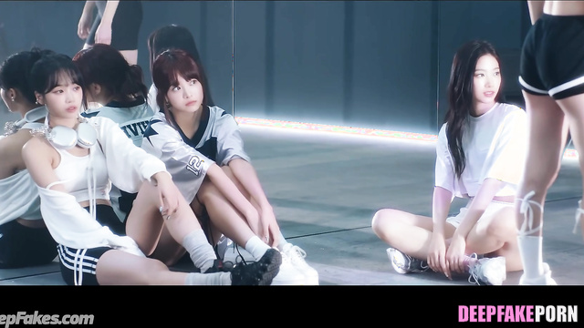 They love to suck your strong oiled cock, LE SSERAFIM pmv ai ルセラフィム 本物の偽物