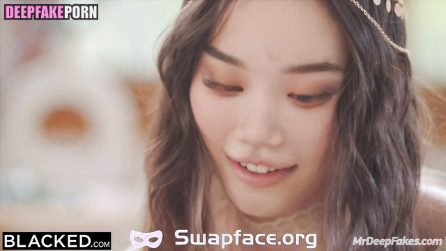 Whore making professional handjob to black cock / Chaewon ai アイズワン 本物の偽物