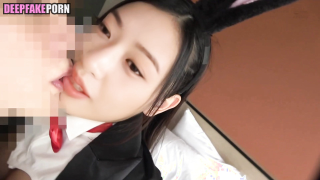Hot brunette sucking and licking his tongue / Yujin fakeapp アイズワン フェイクポルノ