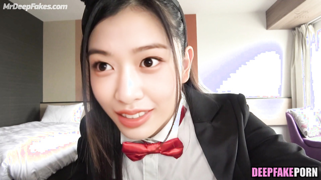 Hot brunette sucking and licking his tongue / Yujin fakeapp アイズワン フェイクポルノ