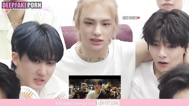 Guys from Stray Kids (스트레이 키즈 연예인 섹스) watching gay porn, pmv