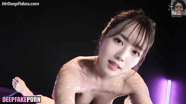 He poured oil on her and made cunni (노정의 가짜 연예인 포르노) fake Roh Jeong-eui