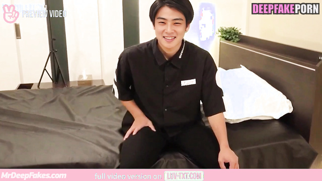Smiling brunet wants to try a cock - Cha Eunwoo (アストロ フェイクポルノ) face swap
