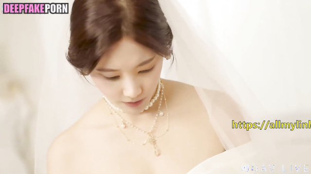 Friend her husband playing with her after wedding, ai Li Yitong 李一桐 網紅