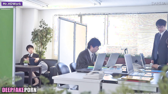 She sucking a cock right in the office - Jessica real fake 少女時代 セックスシーン