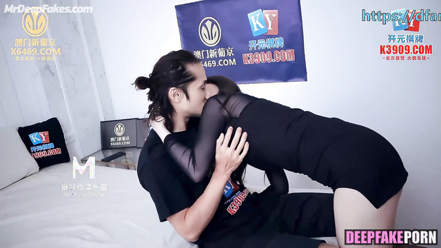 Famous whore is going to suck his cock / Liu Yan (柳岩 充满激情的性爱) face swap