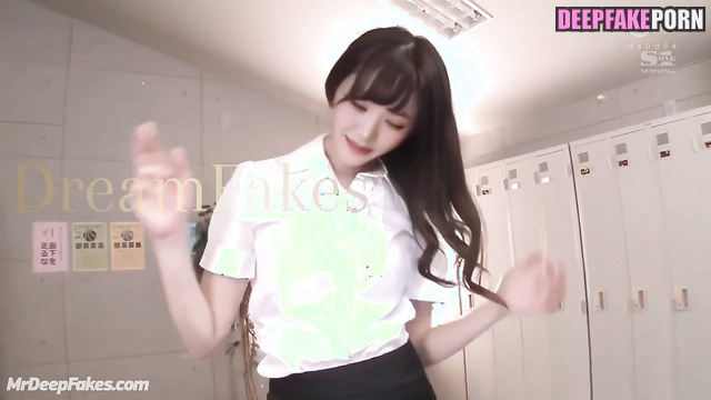 Stranger licking her ass in a locker room, fake Wonyoung アイヴ 本物の偽物